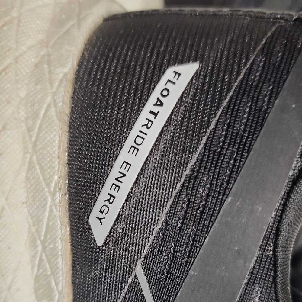 Reebok Men's Black and White Athletic Shoes - Picture 4 of 7